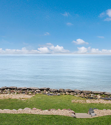 Welcome to Harbour Pointe Lakefront