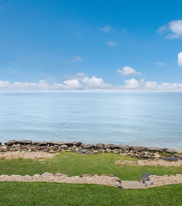 Welcome to Harbour Pointe Lakefront